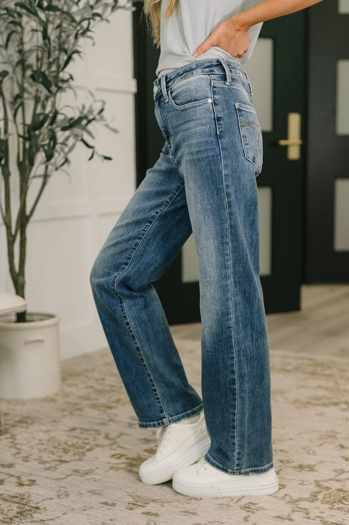 Judy Blue Holly Mid Rise Straight Womens