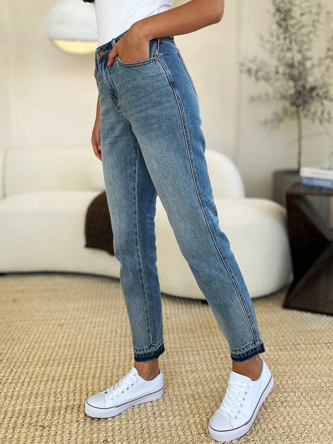 Judy Blue Mid Rise Rigid Magic Release Hem Jeans Medium Pants