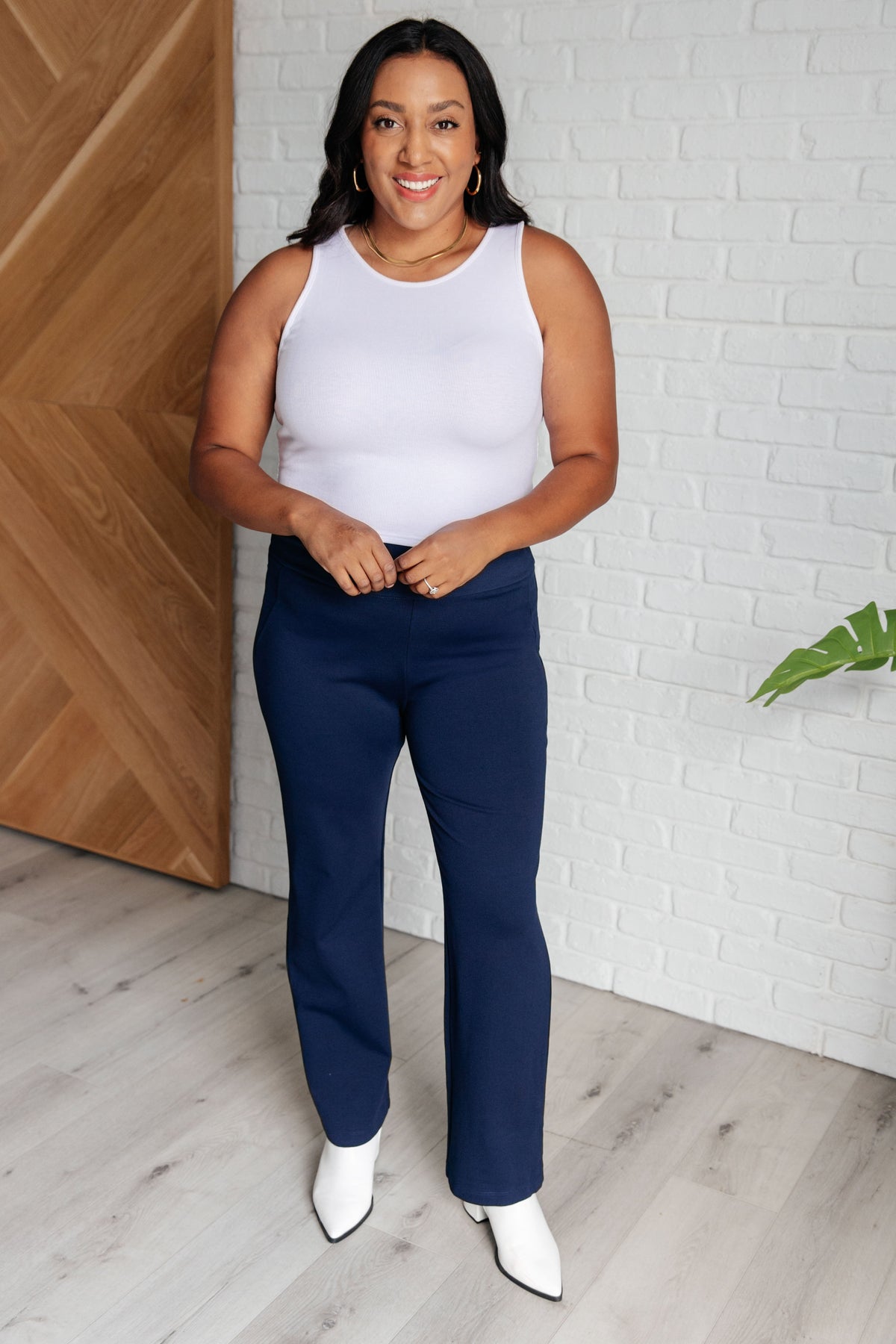 Dear Scarlett Magic Straight Pants in Navy Pants