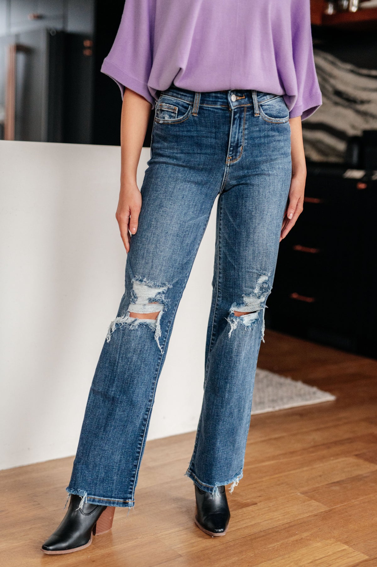 Judy Blue Rose High Rise 90's Straight Jeans in Dark Wash Jeans