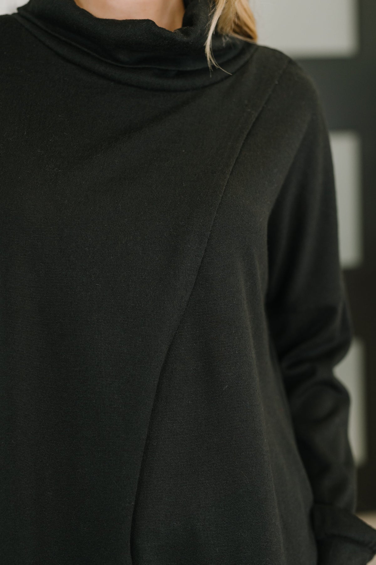 Dear Scarlett Travel City Scape Turtle Neck Tunic in Black Tops